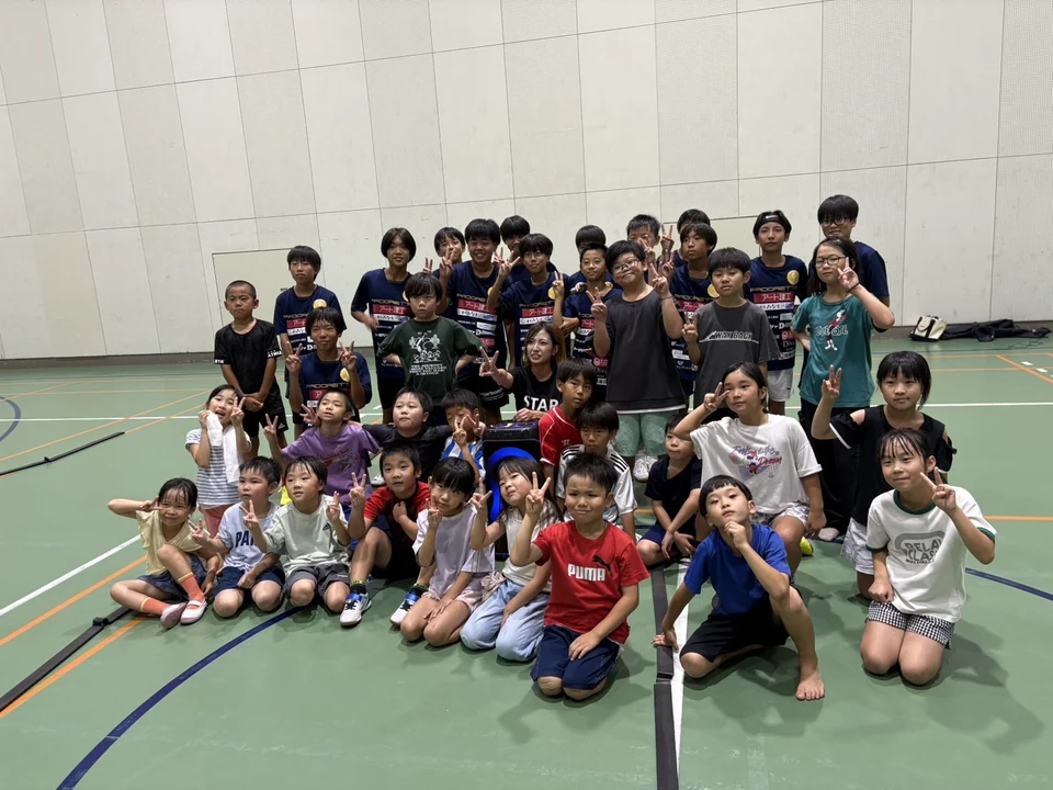 体育館でみんなと並んで撮った、Linkの活動の集合写真